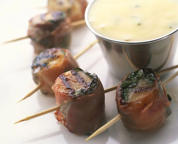 Prosciutto-wrapped scallop brochettes with sauce bearnaise