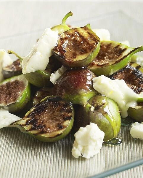 Roasted figs with cheese
