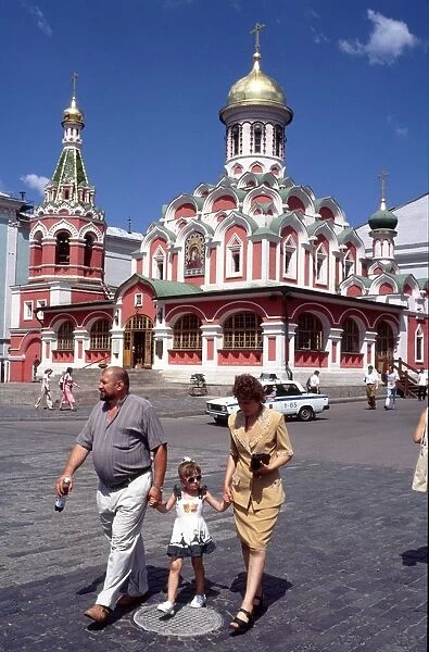 Russian family on red square in moscow, russia, july 1999