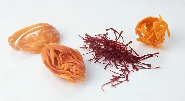 Saffron strands and Mace or Nutmeg blades