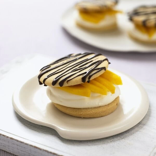 Shortcake filled with mango and cream
