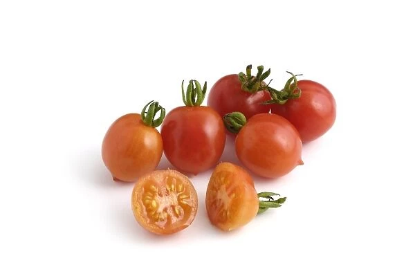 Whole and sliced German Riesentraube tomatoes