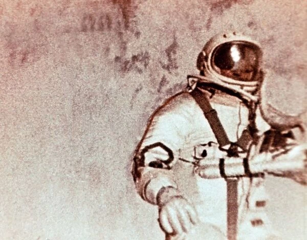 Soviet cosmonaut alexei leonov doing the worlds first space walk (e, v, a) during the voskhod 2 mission in 1965