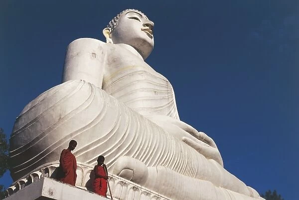 Sri Lanka, Sacred City of Kandy, Buddha statue