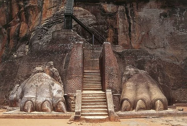 Sri Lanka, Sigiriya, Staircase between lions massive paws