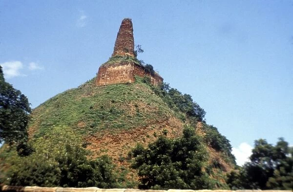 Sri Lanka - Stupa, Buddhist shrine, Abeygyriya