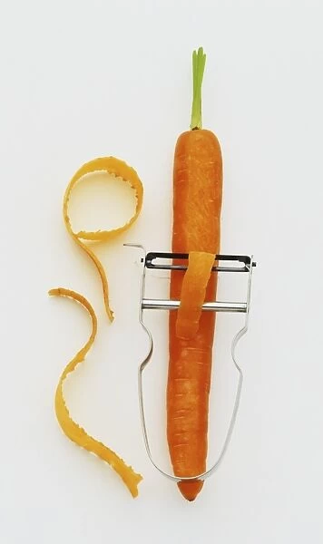 Swivel bladed peeler with carrot and shaved strips