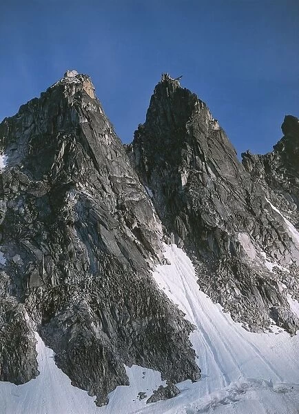 USA, Alaska, Denali National Park, Mount McKinley (6, 194 m), Granite peaks covered in snow