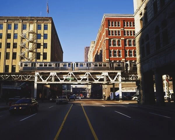 USA, Illinois, Chicago, Chicago Transit Authority elevated train in the Loop