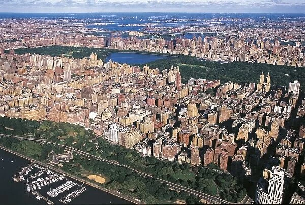 USA, New York, New York City, Aerial view of Upper West Side with Riverside Park in foreground