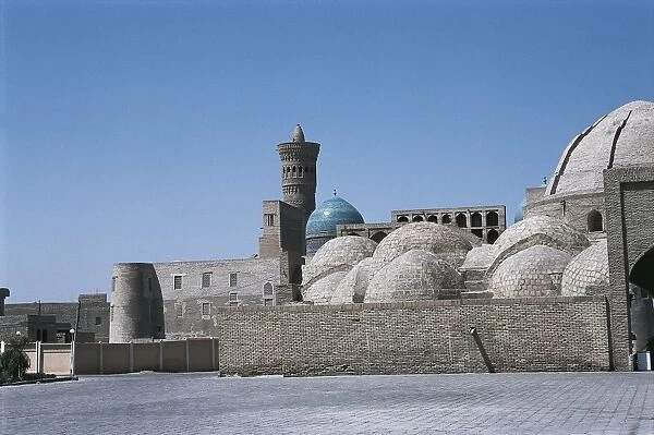 Uzbekistan, Buhara, Toki-Telpak Furushon covered market at Historic Centre