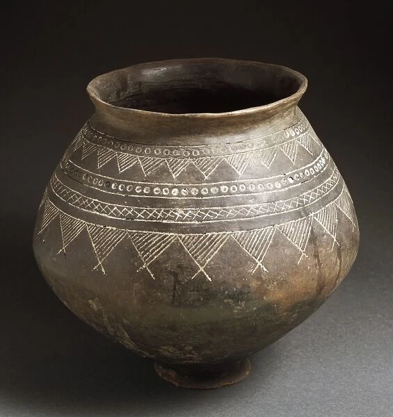 Vase decorated with engravings