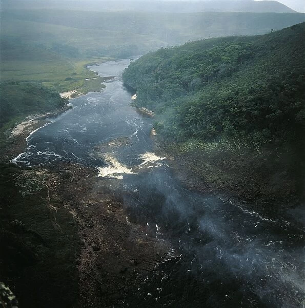 Venezuela, Bolivar, Canaima National Park (UNESCO World Heritage List, 1994). Aponwao River