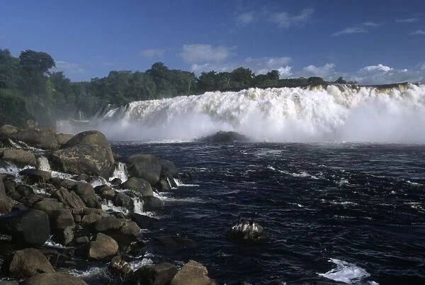 Venezuela, Guayana, Bolivia, Llovizna falls at Llovizna Park