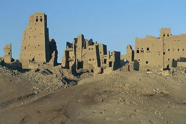 Yemen, Ma rib, Damaged mud brick citadel