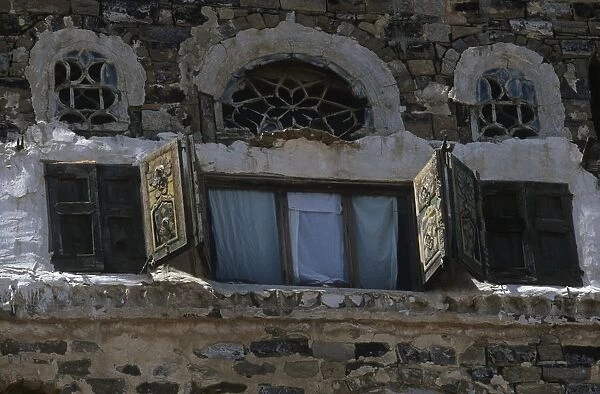 Yemen, Sanaa, Thula, windows of traditional house