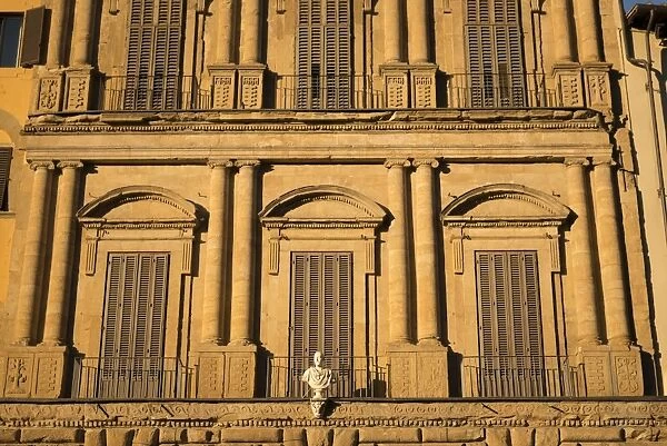 Facade of a building on Piazza della Signoria