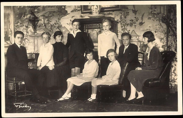 Ak Otto von Habsburg with mother and siblings, Zita (b  /  w photo)