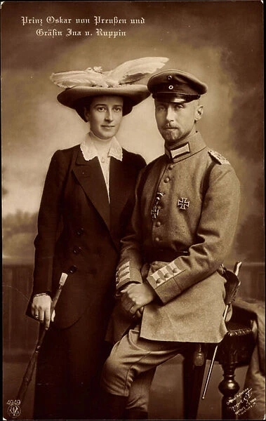 Ak Prince Oscar of Prussia with Countess Ina Marie von Ruppin, NPG 4949 (b  /  w photo)