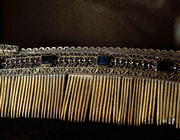 Barbarian art of Lombardy: comb of the queen Theodelinde, 1308