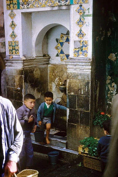 Children at a fountain in the Kasbah, Algiers (photo)