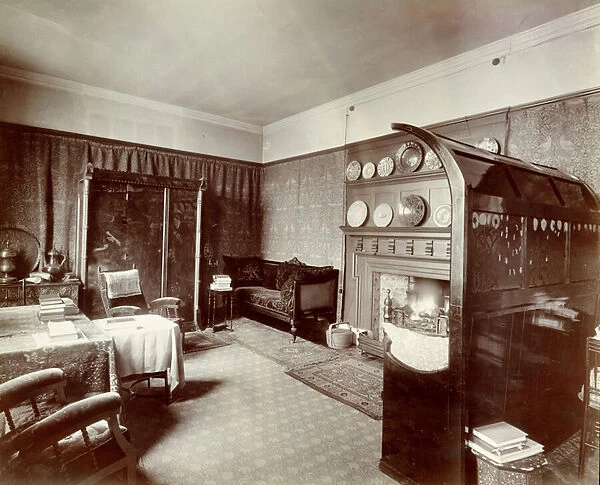 Drawing room, Kelmscott House, London, 1896 (photo)