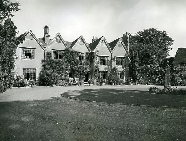 The entrance front of the Manor House, Sutton Courtenay, from The English Manor House (b / w photo)