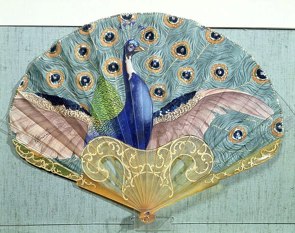 Peacock fan, circa 1905 (horn & silk)
