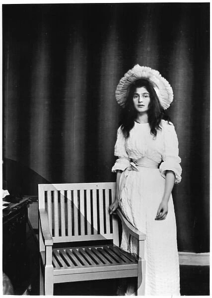 Portrait of Julie Manet aged 16 (1878-1966) 1894 (b  /  w photo)