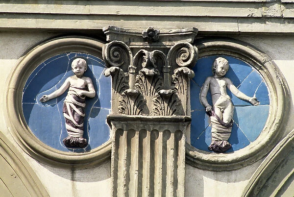 Roundel and pilaster from a spandrel of the loggia, c. 1420 (photo)