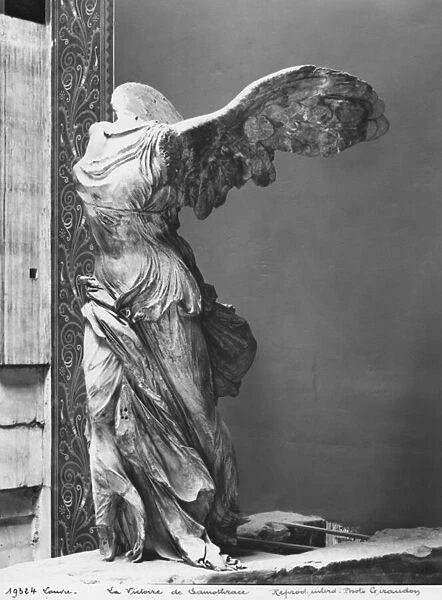 View of the Victory of Samothrace in the Louvre museum, 1924 (see also 326607-608, 346166