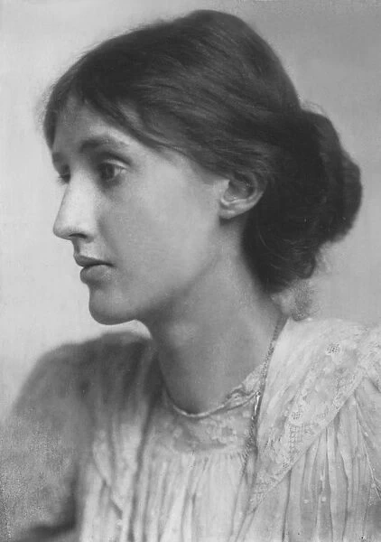 Virginia Woolf, 1902 (b  /  w photo)