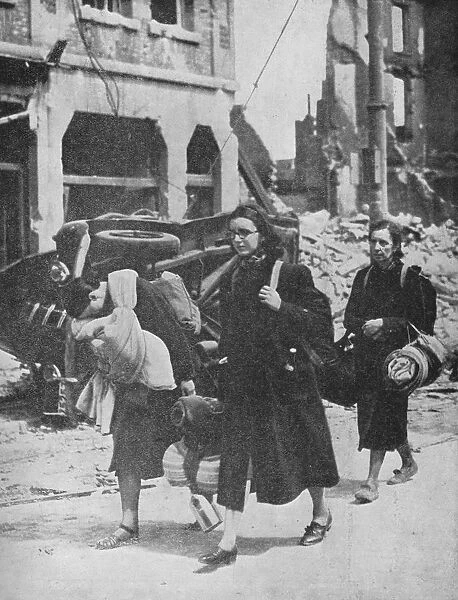 British troops hold out in Louvain as refugees leave the city, 1940, (1940)