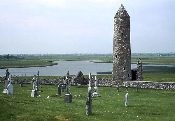Defensive Celtic round tower, 9th century