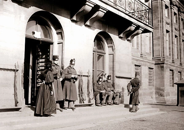 Guards, Amsterdam, 1898. Artist: James Batkin