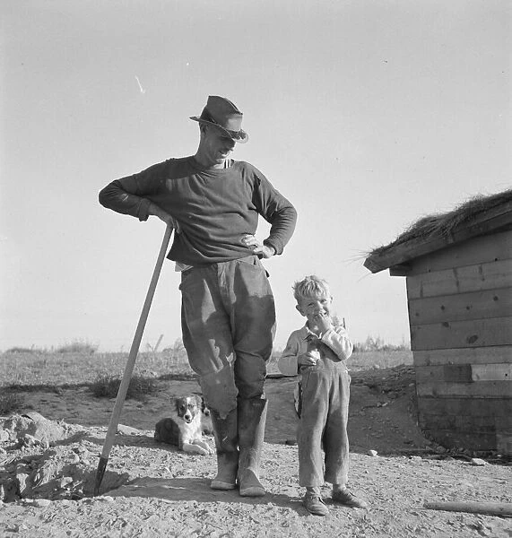 Mr. Dougherty and one of the children, Warm Springs district, Malheur County, Oregon, 1939. Creator: Dorothea Lange