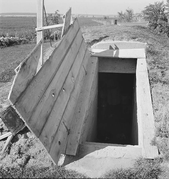 Storage cellar on Botner farm, Nyssa Heights, Malheur County, Oregon, 1939. Creator: Dorothea Lange