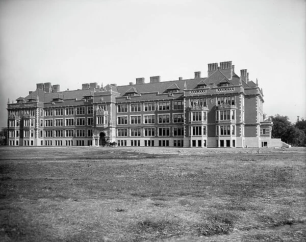 University of Minnesota, main building (Folwell Hall), Minneapolis, Minn. between 1907 and 1910. Creator: Unknown