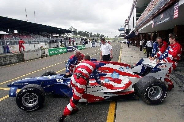 A1 Grand Prix: Bryan Herta A1 Team USA with a damaged front wing