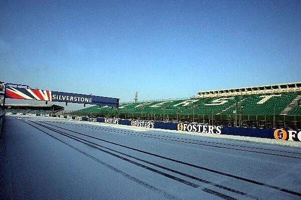 Formula One Testing: Snow on the track: Formula One Testing, Silverstone, England, 22 February 2005