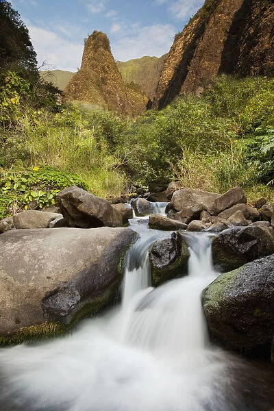 Hawaii, Maui, Iao River Valley waterfall