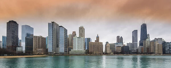 View of skyline with Lake Michigan, Chicago, Illinois, USA