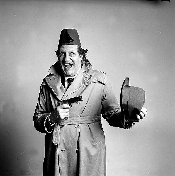 Comedian Tommy Cooper 1978 A©mirrorpix