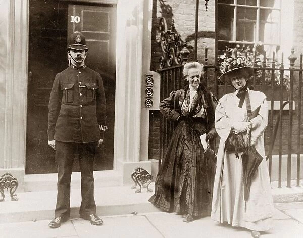 Madame Despard (centre) August 1909 Pictured outside No10 Downing Street to see Prime