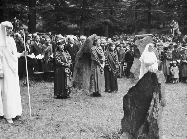 Princess Elizabeth is invested Honorary Ovate to the Gorsedd of the Bards of Wales