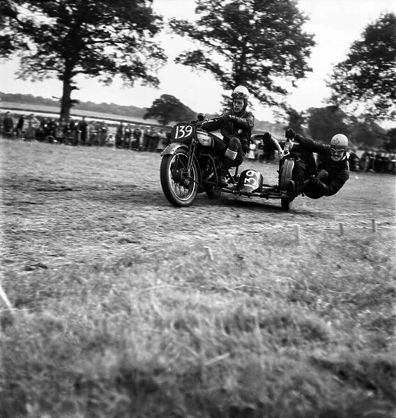 Surrey Hills Motor Club - Grass track meeting at Capel. Surrey, September 1952 C4534