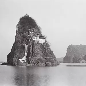 Late 19th century photograph: Little Orphan rock, Yangztze River, Susong, Anqing