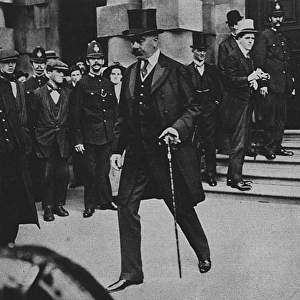 Lord Kitchener leaving the War Office