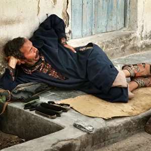 Shoe shine man in a shady spot - Houmt Souk, Djerba, Tunisia