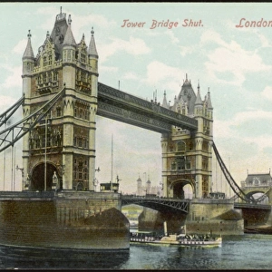 Tower Bridge / Look North